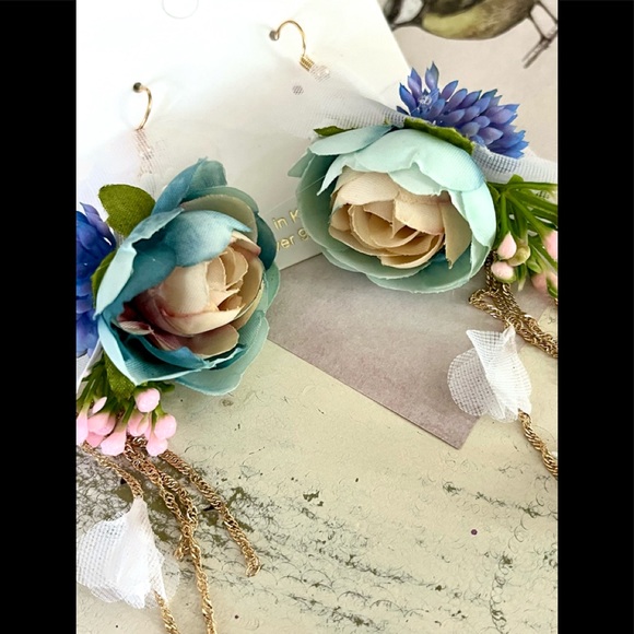 NWT Pink Teal Floral Dangle Earrings HOST PICK!!!! LAST ONE !!!! - Picture 2 of 4